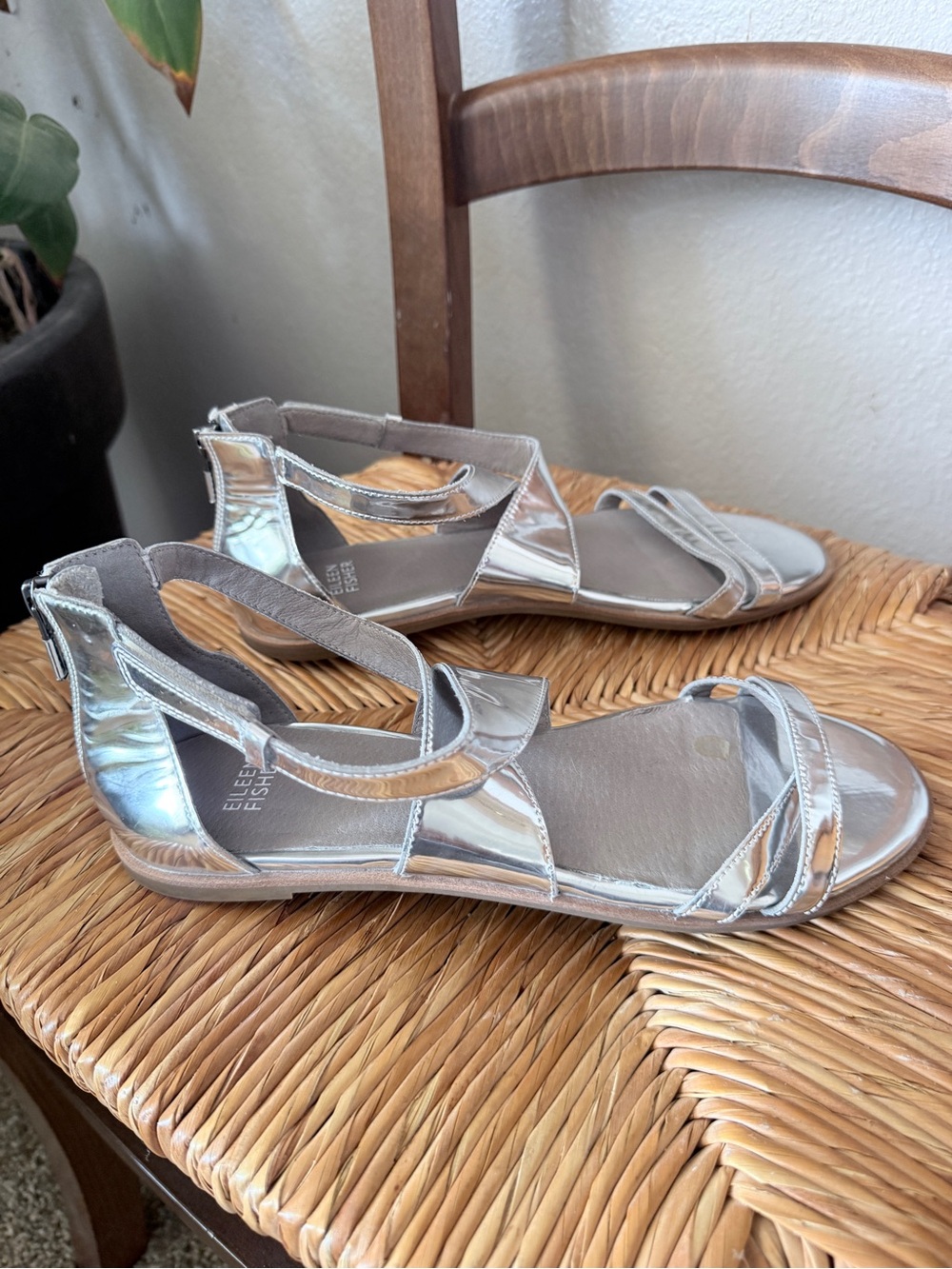 Eileen Fisher Metallic Silver Strappy Sandals size 9.5 women’s - Picture 3 of 5
